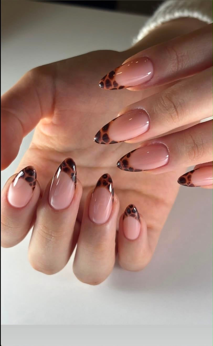 Leopard nails