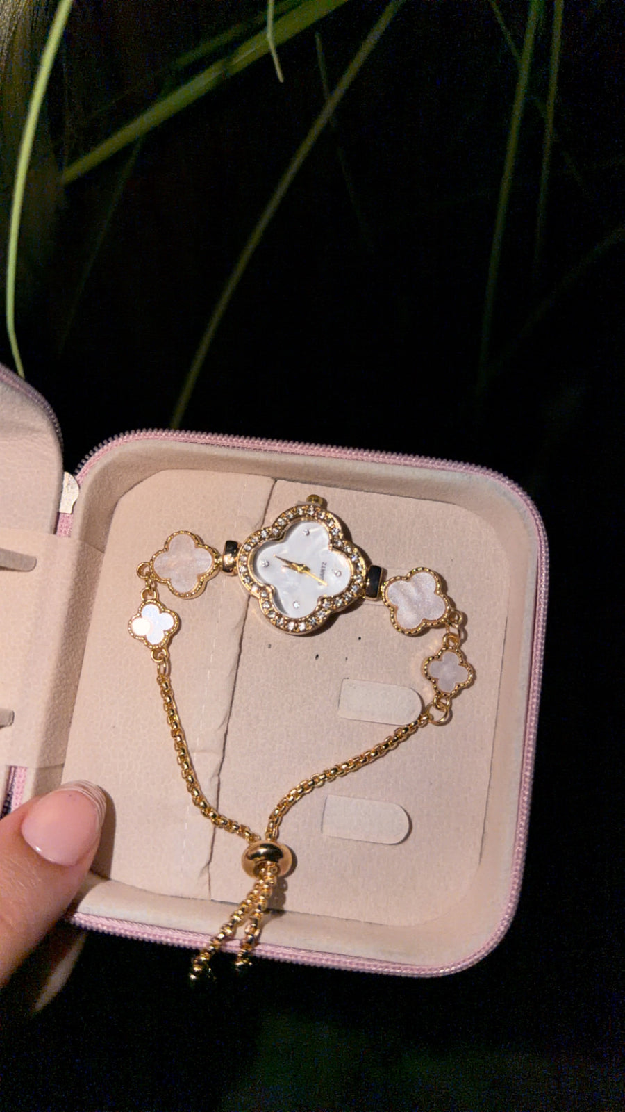 Alhambra watch white with gold
