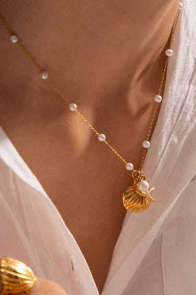 The viral Meribella necklace